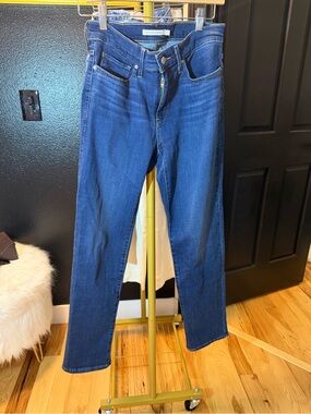Classic women’s Levi’s Dark Blue Jeans
